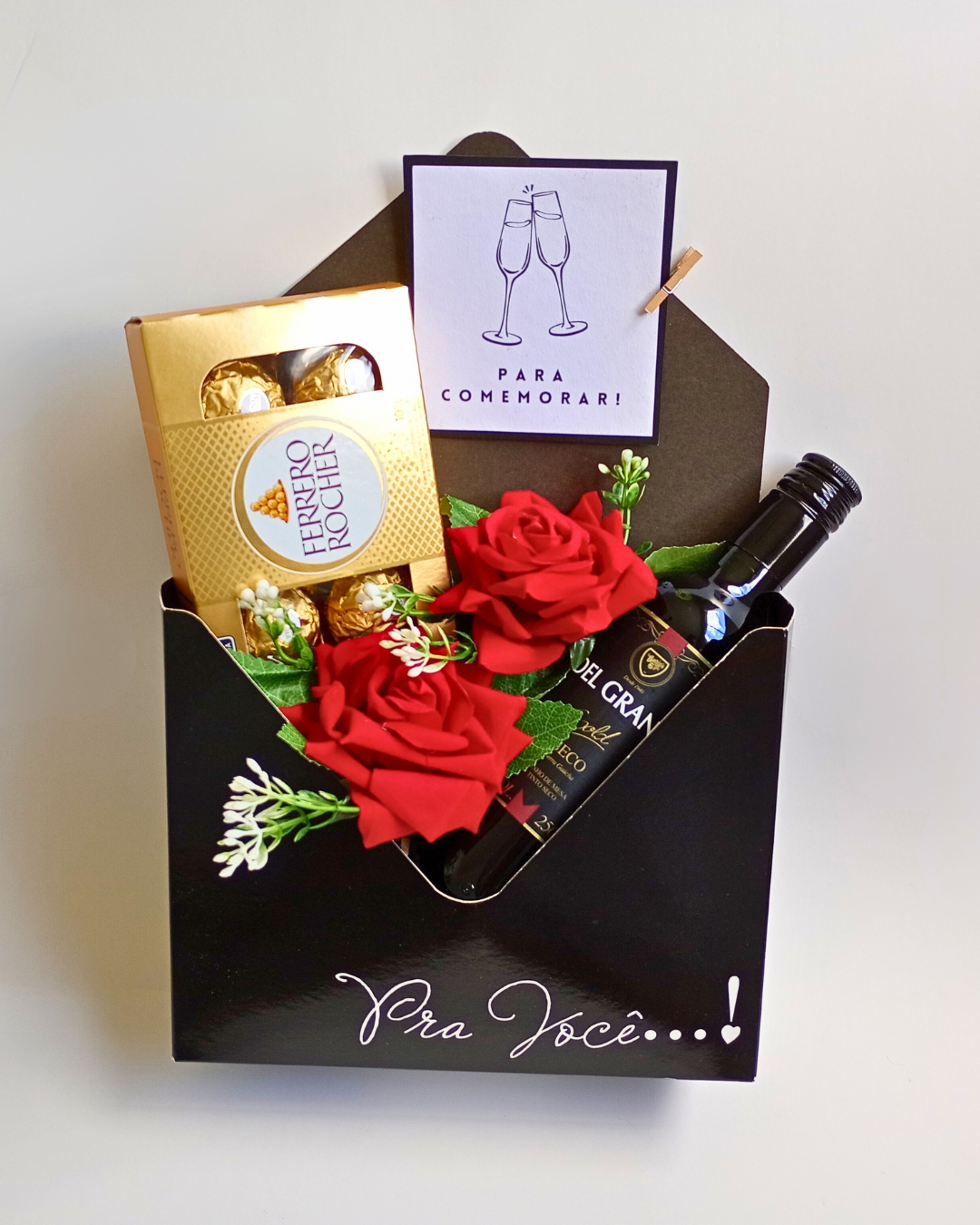 Cesta Envelope com Ferrero Rocher e Vinho