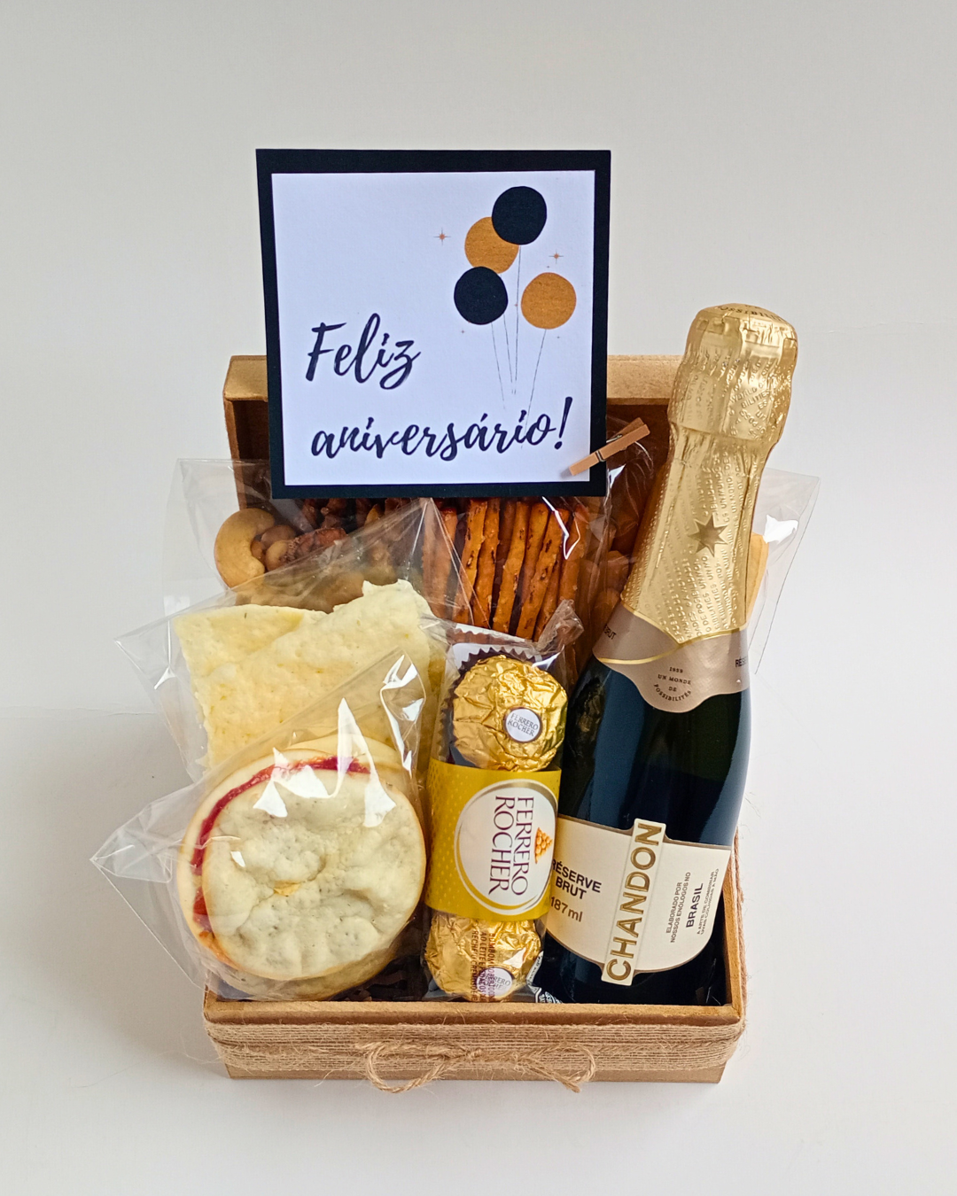 Cesta "Feliz Aniversário" - Tamanho P - com Chandon