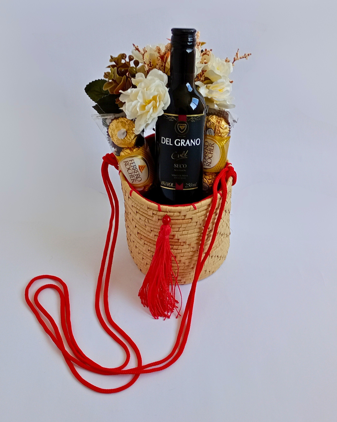 Bolsa Artesanal com Vinho e Flores