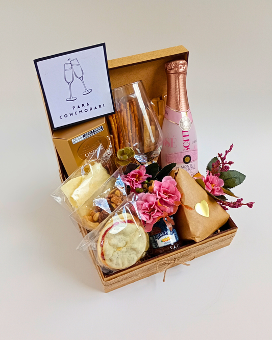 Cesta Para Celebrar com Espumante Rosé - Tam. M