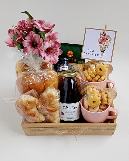 Cesta de Café da Manhã para Duas Pessoas - Xícaras Rosas