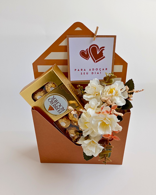 Cesta Envelope Chocolate com Flores