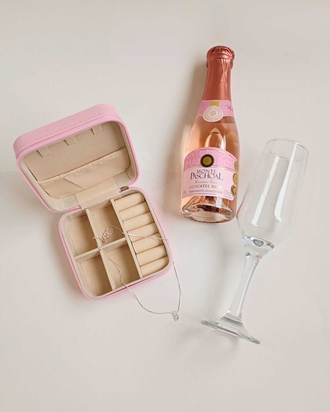 Sacolinha Premium com Porta-Joias e Colar