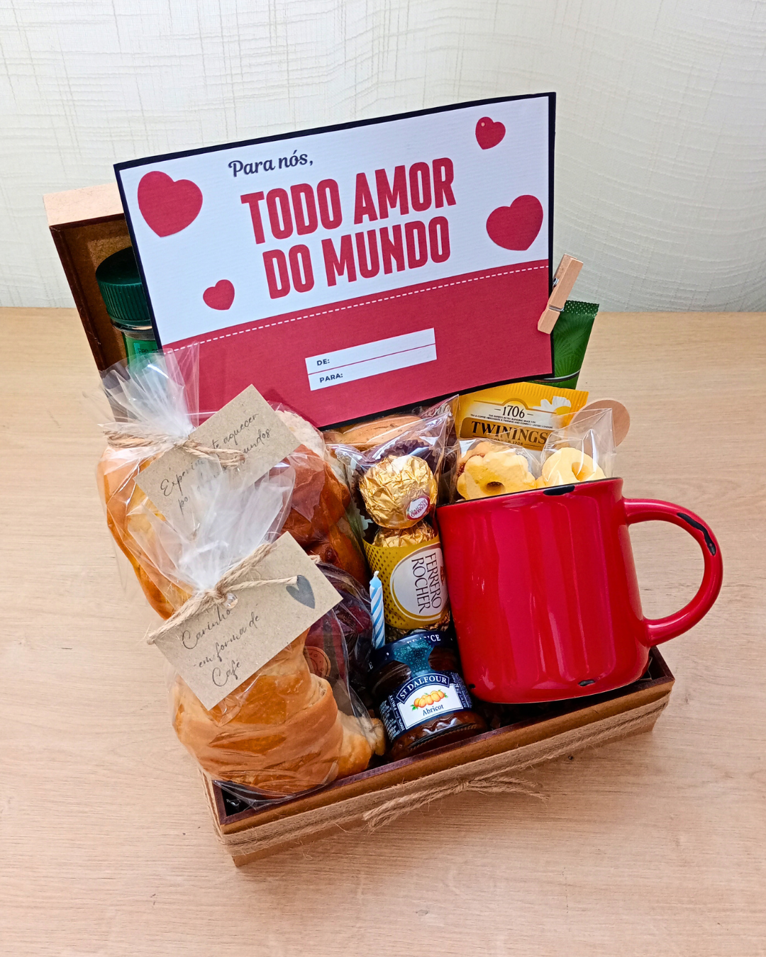Café da Manhã Médio - Caneca Vermelha Rústica
